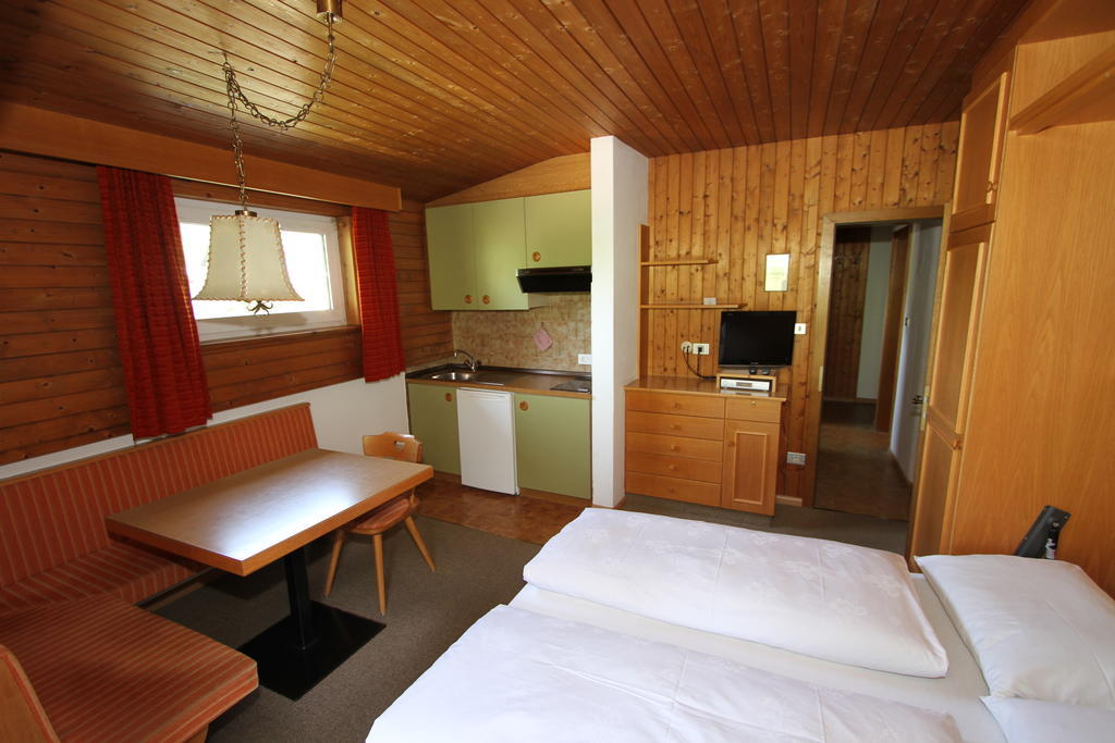 Hotel Garni Bergsteiger Sexten Pokoj fotografie